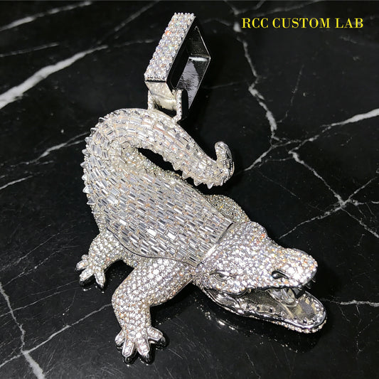 Iced Out Baguette Crocodile Pendant【R112】